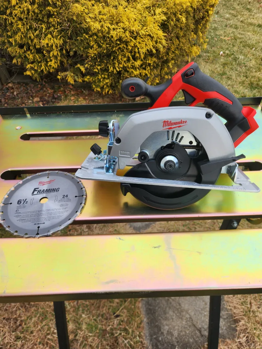 NEW Milwaukee M18 18V 6-1/2" Cordless Circular Saw (Bare Tool)