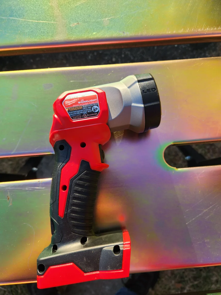 NEW Milwaukee M18 18V Lithium-Ion Cordless LED Work Light