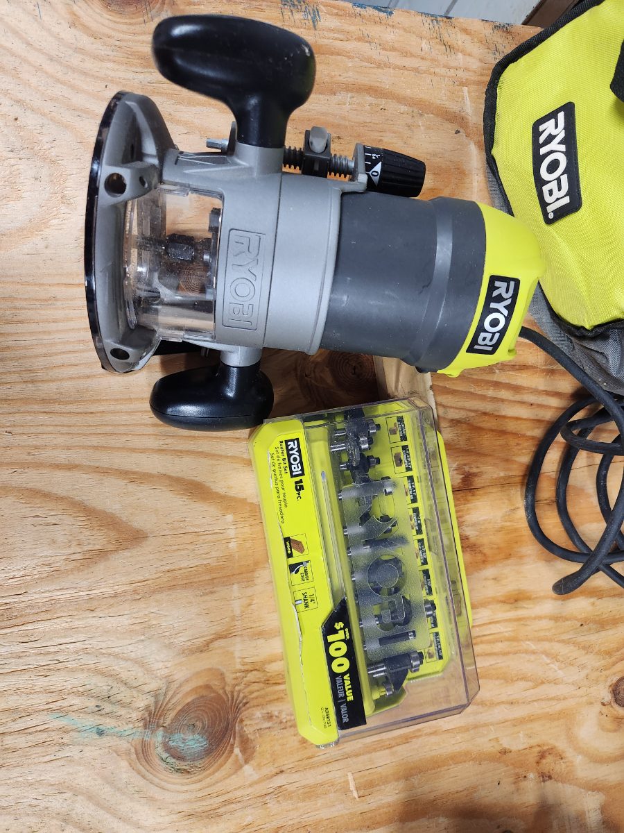 Ryobi Router with extra bits 